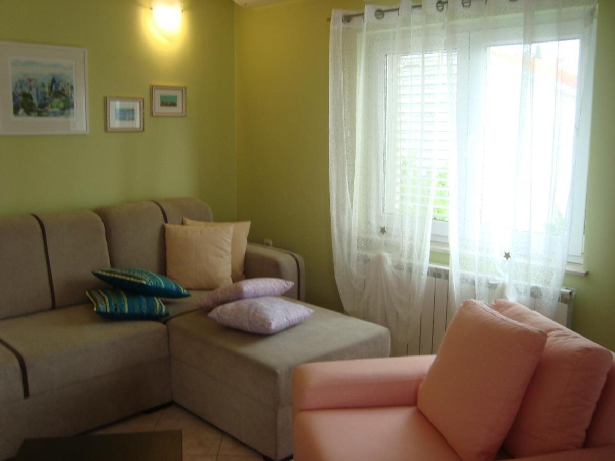Apartament Eja *