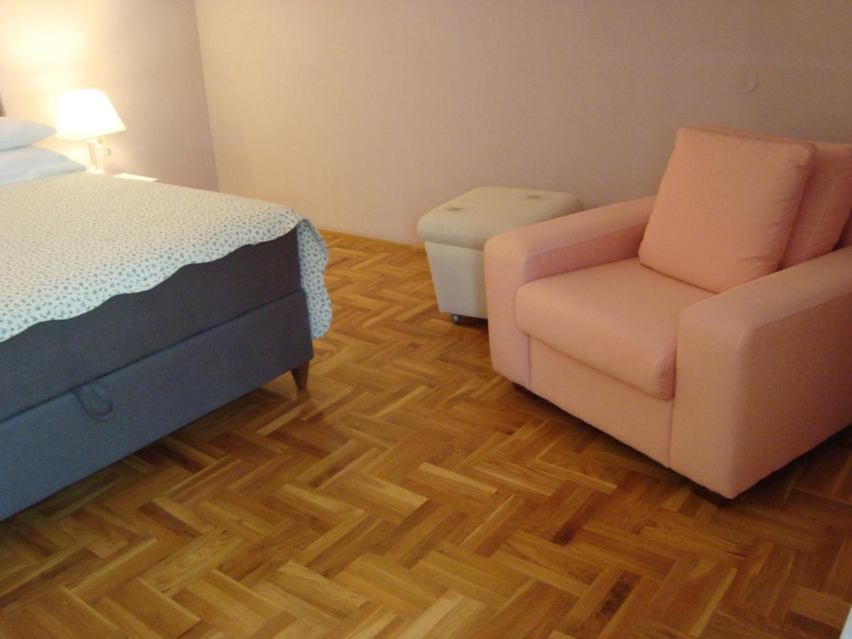 Eja Apartament *
