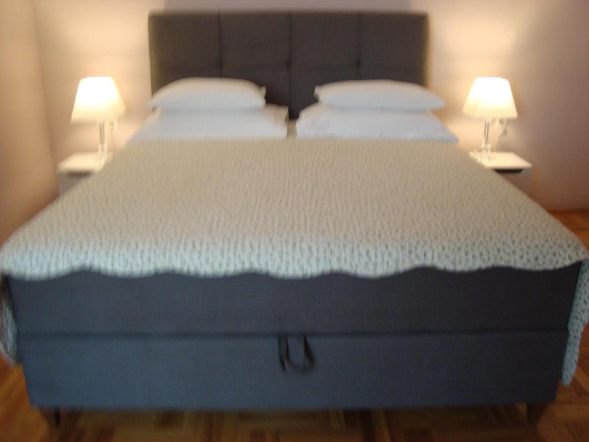 Apartament Eja *