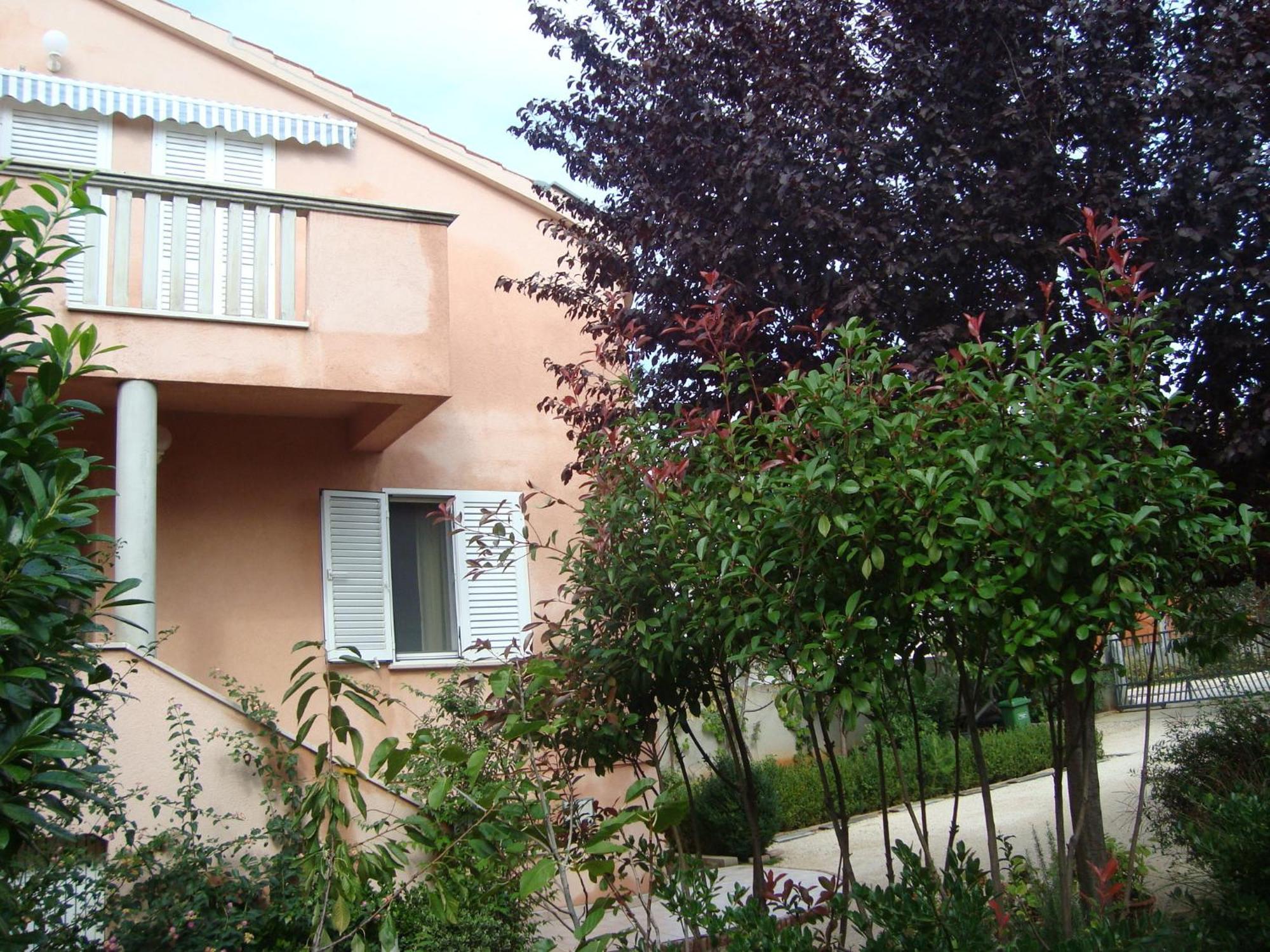 Apartament Eja *