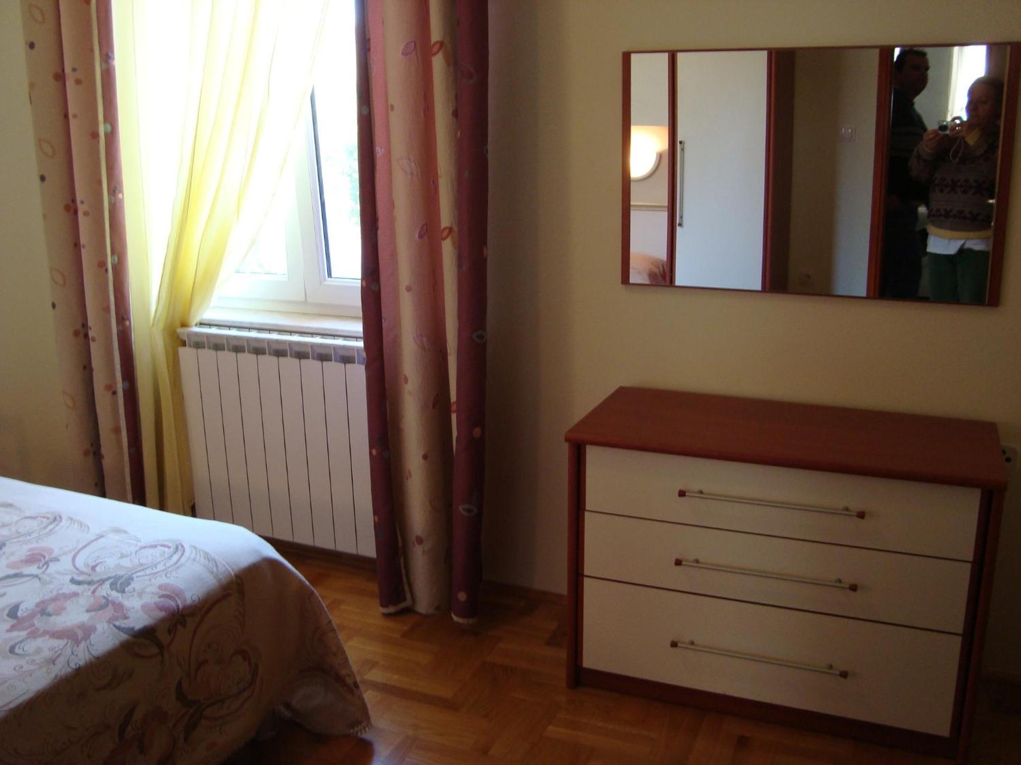 Apartament Eja *