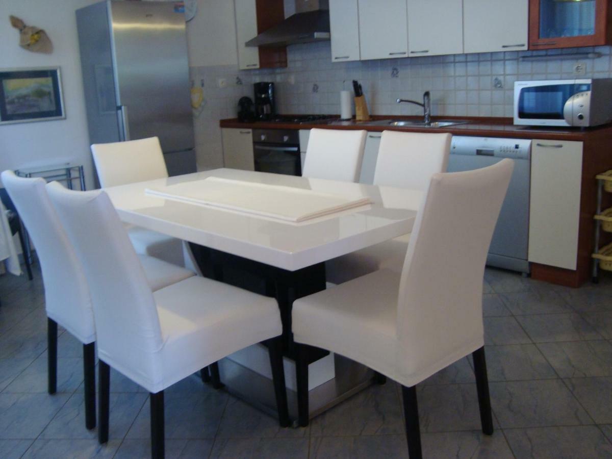 Eja Apartament *